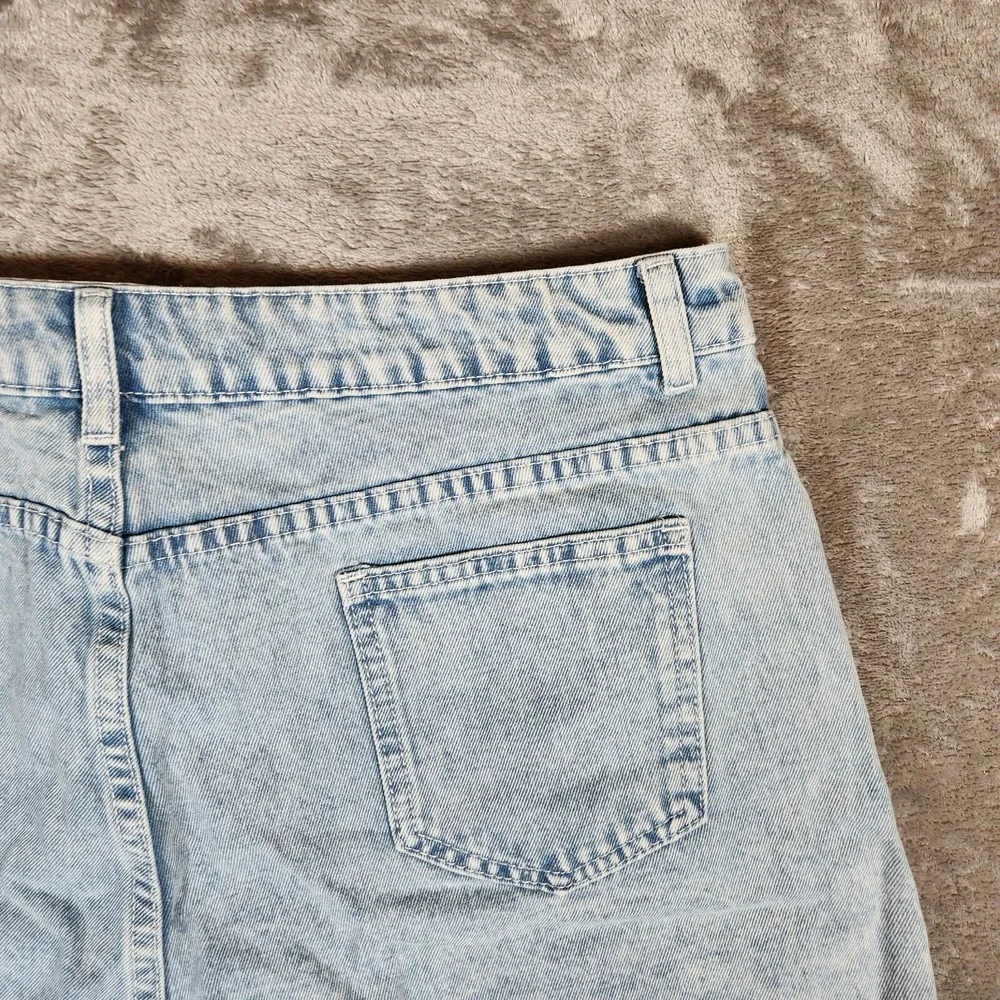 Shein Shorts Women's‎ 14 2XL 35X6 High Rise Cut-Off Denim Mom Light Wash Blue